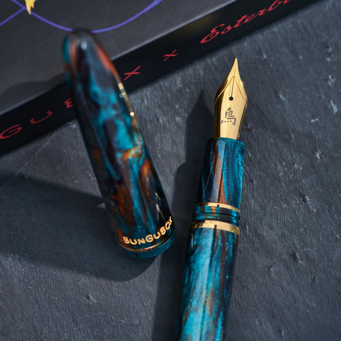 Esterbrook x BUNGUBOX Kingfisher Limited Edition Estie fountain pen with blue and gold design on a white background
