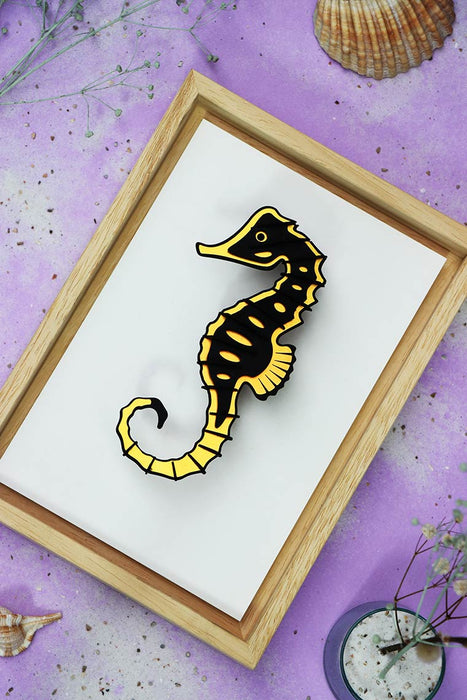 Assembli-seahorse-gold-in-frame2