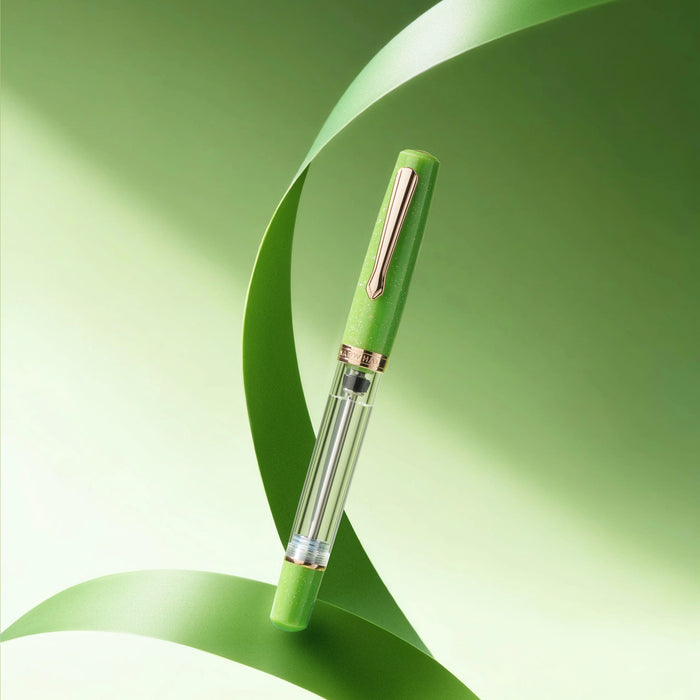 Nahvalur Original PLUS fountain pen with sleek design and polished finish, showcasing its elegant craftsmanship.