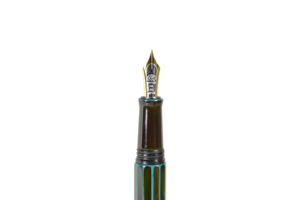 Taccia Kaku-Tate limited edition 14k gold fountain pen in navy with silver accents, showcasing its elegant design and craftsmanship.