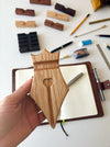 Eng. Leather - Wooden Pen Rest - Papier Plume