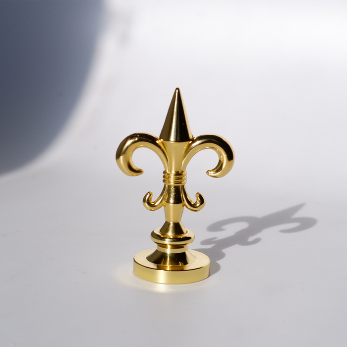 Papier Plume wax seal handles with 8mm screw, featuring decorative Fleur de Lis design for sealing or crafting projects.