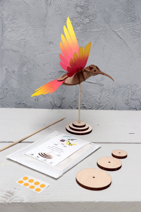 Assembli Colibri bird magenta-yellow DIY table display wood