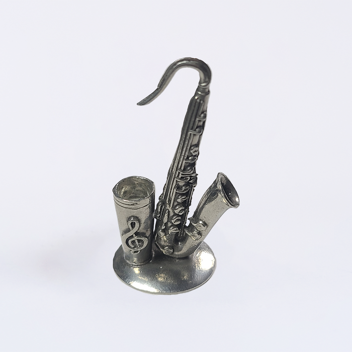 Le Potier D'Étain pewter saxophone-shaped pen rest stand for quill or writing instruments, featuring detailed musical instrument design.