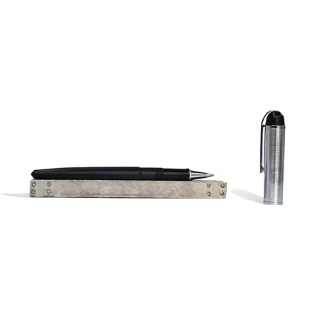 Wahl-Eversharp Skyline black rollerball pen with sleek design and silver accents, ideal for smooth writing and professional use.