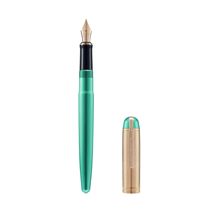 Wahl-Eversharp Skyline fountain pen with emerald green body and rose gold trim, showcasing elegant craftsmanship.