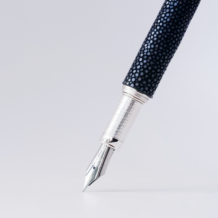 Grifos - Stingray Leather Volcanic Grey - Fountain Pen - Papier Plume