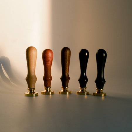 Wooden wax seal handle with 8mm screw from Papier Plume, designed for crafting and sealing projects.