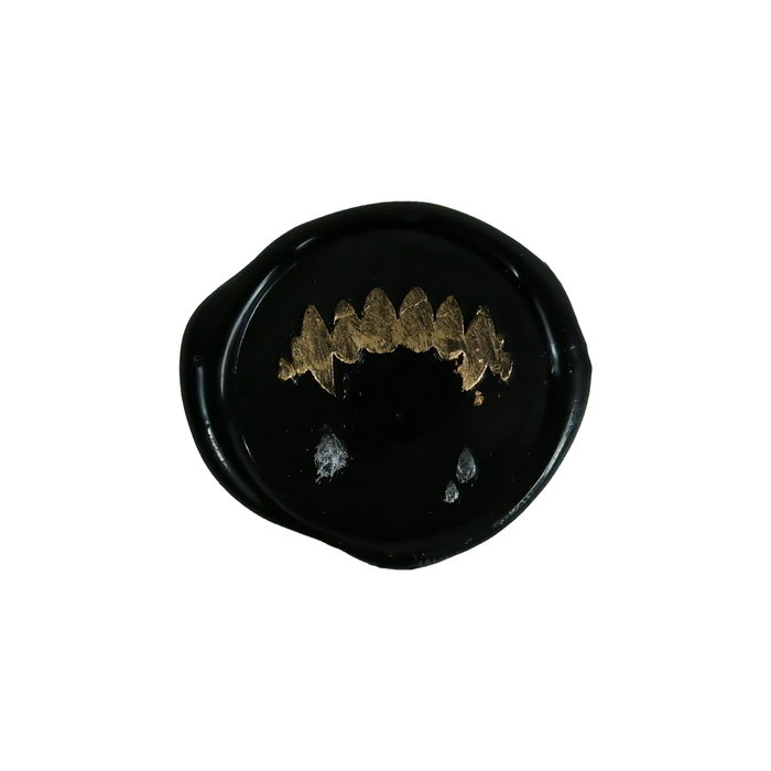 Wax seal featuring fang-shaped design by Papier Plume, showcasing intricate details and a classic sealing wax appearance.