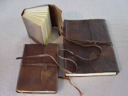 Il Cartiglio softcover leather sketching journal with wraparound strap, compact leather journal for drawing and note-taking.