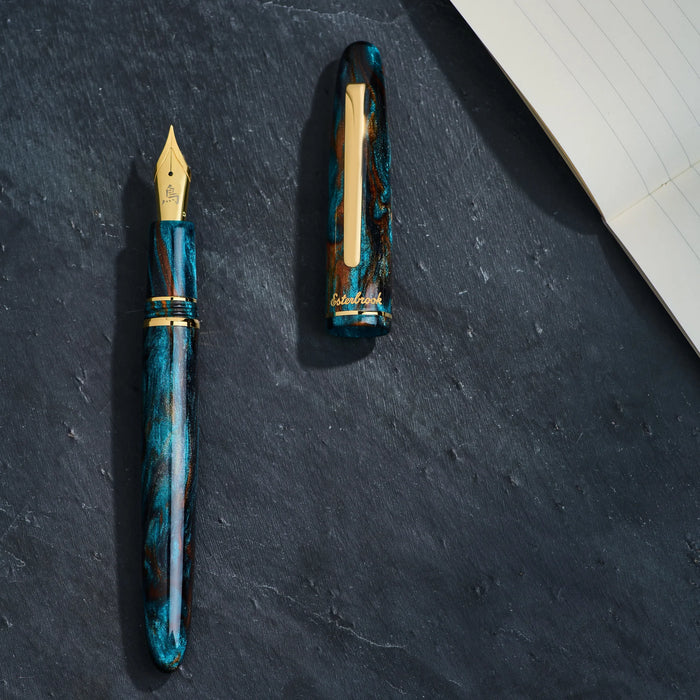 Esterbrook x BUNGUBOX Kingfisher Estie fountain pen with limited edition design, featuring a sleek black body and gold accents.