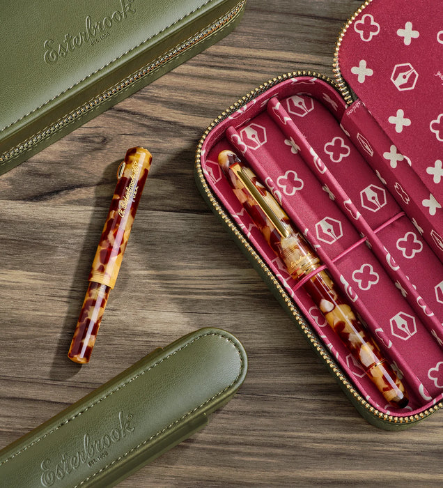 Esterbrook Niblet fountain pen with a sleek design and metal nib, featuring a classic and elegant writing instrument.