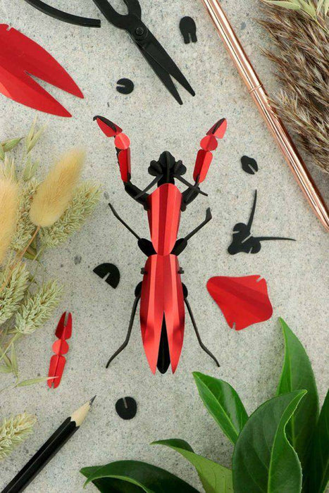Assembli Paper Praying Mantis craft made of red metal and paper, showcasing detailed insect sculpture for arts and crafts projects.