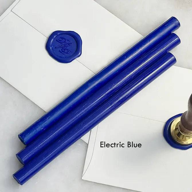 Black pliable sealing wax sticks by Papier Plume, 7 inches long, ideal for sealing envelopes and decorative crafts.