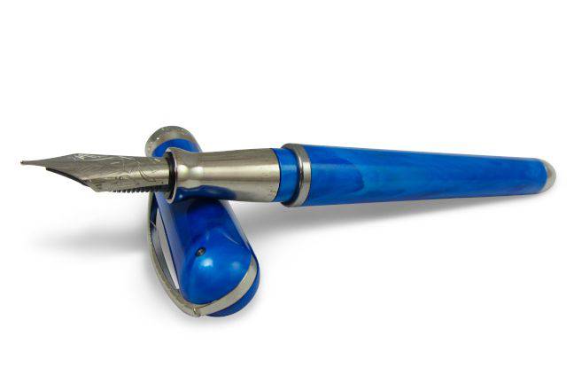 Pineider Avatar UR Fountain Pen - Neptune Blue - Papier Plume